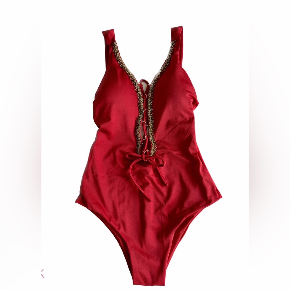 Swimsuit • Soft & removable cups • one piece• cheeky back coverage
